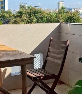 Ninh Kieu Apartment | Tiny house, traditional, friendly neighbour, center, sunset lake view