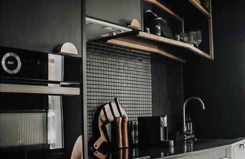O'Connor Apartment | Tiny 'Lagoon' Escape – Soft, Serene, Central!