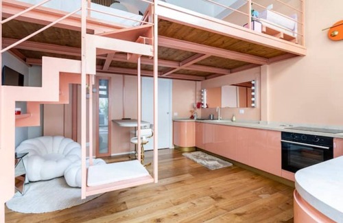 Calvairate Apartment | Tiny loft with dehor