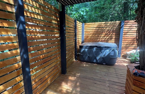Rossville Apartment | Tiny tree house