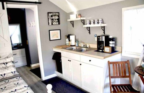 Monticello Apartment | Tinyhouse LakeView Cottage with a MILLION DOLLAR VIEW!