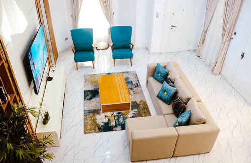 Ofin House | Tire’s Sweet Luxury Home: 10 minutes to Lekki Conservation Center