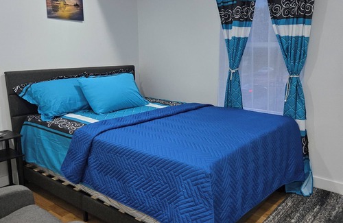 Weequahic Apartment | TKC VILLA has a spacious 3-bedroom apartment on 3 fls with WiFi, AC in Newark