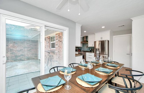 Friendswood House | TL- NASA 4BR Escape | HeatedPool, HotTub & Daybed