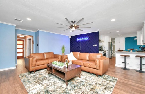 Friendswood House | TL- NASA 4BR Escape | HeatedPool, HotTub & Daybed