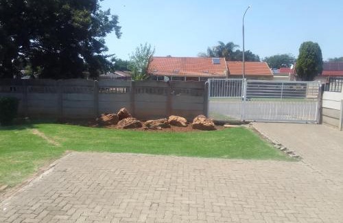 Ekurhuleni House | TL YAHWEH GUEST HOUSE