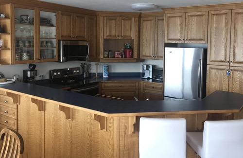 Scotch Creek House | TLC Beachhouse "Entire Home" - Waterfront - Shuswap Vacations and Sledding Accommodation