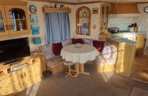 Chapel Saint Leonards Apartment | Tm8 6 BERTH 2 BEDROOM CARAVAN P