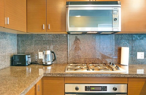 Richmond City Centre Apartment | tn11 minutes to YVR, 2 bedrooms, 2 full bathrooms,high-rise with beautiful views