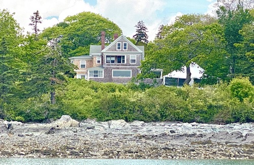 Sorrento House | tnVictorian Shore front home in a charming summer community