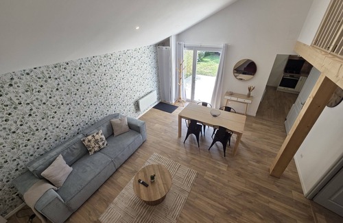 Chateauneuf-sur-Charente House | To the sound of water on the stage right