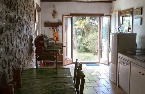 Cornoleda Apartment | To Venice by train and the autumn colors of the Euganean Hills