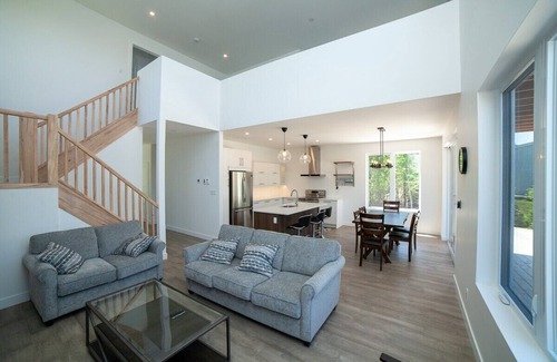 Northern Bruce Peninsula Cottage | Tobermory Modern Waterfront Escape w/kayaks!