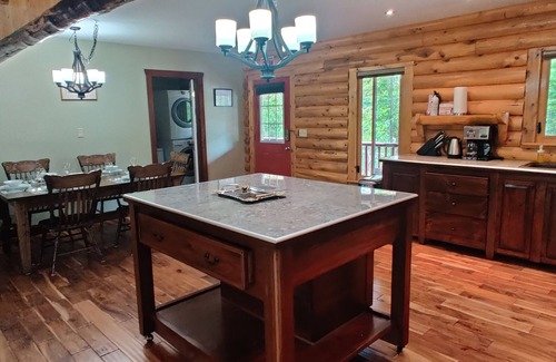 Northern Bruce Peninsula Cottage | Tobermory Peaceful Private Entire Log Cottage Spacious Fully Equipped