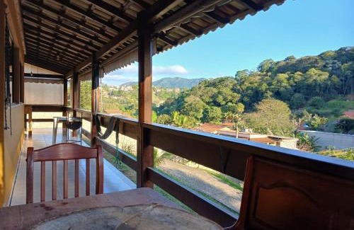 Miguel Pereira House | Toca do Dino - casa aconchegante com vista, lareira, piscina e área kids