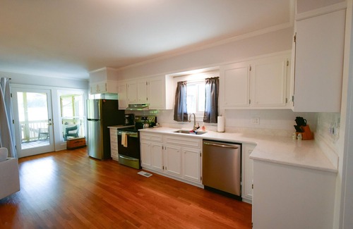 Williamstown House | Toccoa River House- Toccoa River Front, 2br/2ba, walk to town, Wifi