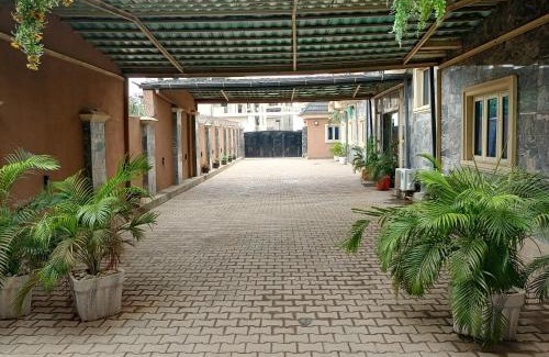 Mobushipe Hotel | Tofana Hotel and Suites