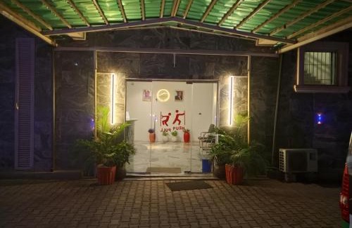 Mobushipe Hotel | Tofana Hotel and Suites