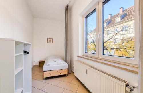 Hochfeld Apartment | Tolstov Apartments - 2 , 3 and 4 Room Apartments - 25 Min Messe DUS