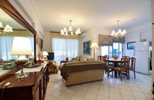 Anatolikos Sinikismos Apartment | Tombra Home