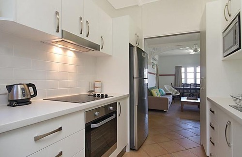 Coolangatta House | Tondio Terrace Flat 1 - Neat and tidy budget accommodation, easy walk to the beach