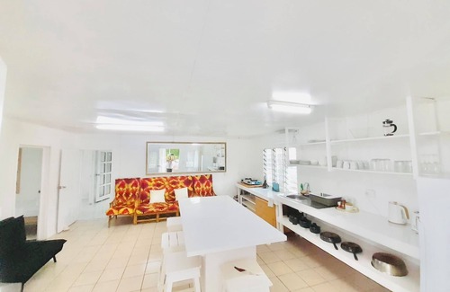 Nuku'alofa House | Tonga Cottage - Entire Place 4 Bedrooms with Aircon