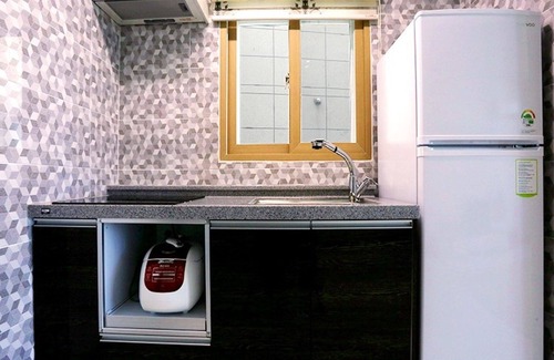 Suryuk House | Tongyeong Cobalt Blue Pension