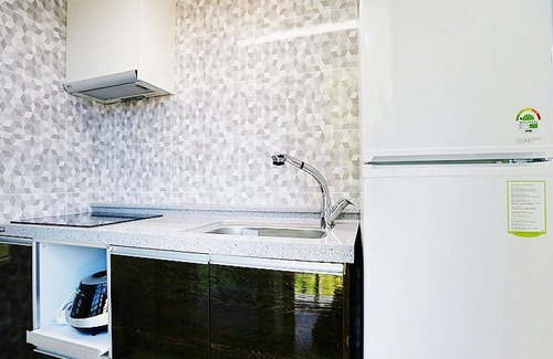Suryuk House | Tongyeong Cobalt Blue Pension