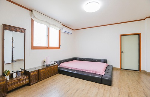 Taeyanghwa Hotel | Tongyeong Yeonji Pension