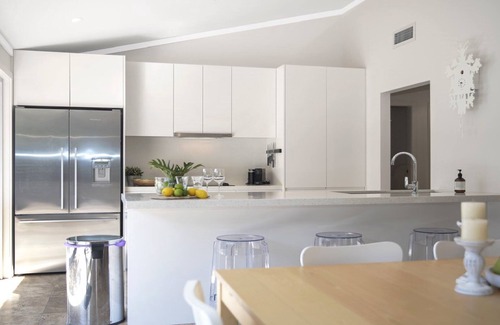 Pearl Beach House | Tonic Guesthouse pet friendly