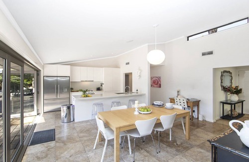 Pearl Beach House | Tonic Guesthouse pet friendly