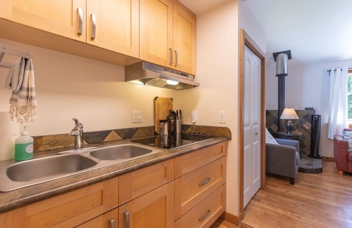 Tofino Apartment | Tonquin Beach I Downtown I Pet I Fireplace I Relax