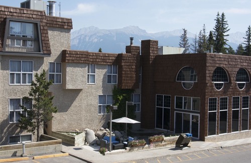 Jasper Hotel | Tonquin Inn