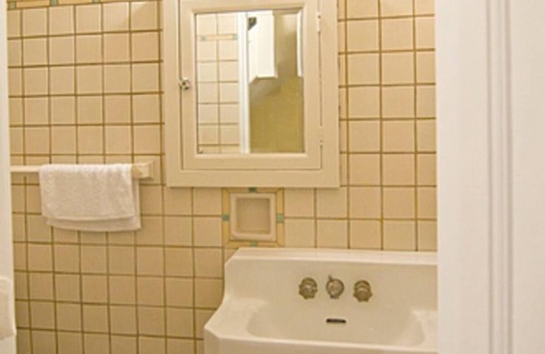 Downtown San Francisco Cabin | Tony Bennett Suite, Charming Private Suite with balcony in lovely San Francisco