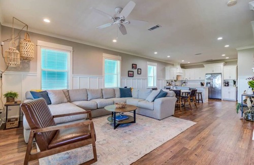 Shoreline Park House | Took the Bayt | Hooked on Canal Views, Sandbar Fun & Old Town Vibes