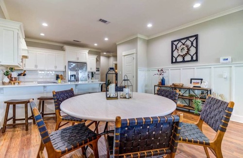Shoreline Park House | Took the Bayt | Hooked on Canal Views, Sandbar Fun & Old Town Vibes