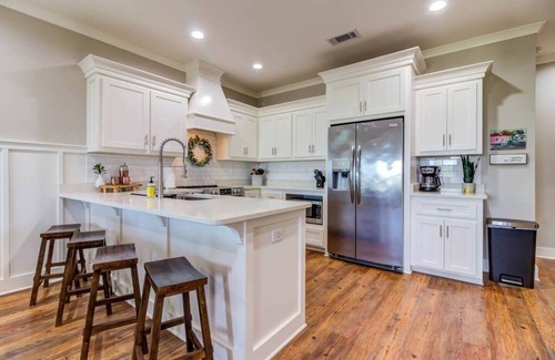 Shoreline Park House | Took the Bayt | Hooked on Canal Views, Sandbar Fun & Old Town Vibes
