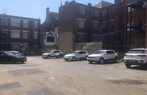 Ipswich Apartment | Toothbrush Apartments - 2 Bed/1 Bath Central Ipswich - Lloyds Avenue