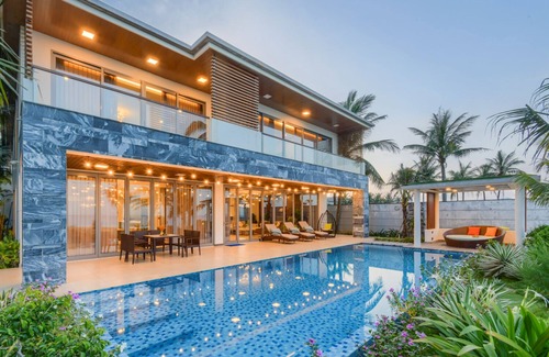 Ngu Hanh Son Villa | Top#1: Luxury Beachfront Villa for M.I.C.E, GOLF, FAMILY