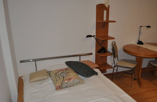 Urbach Apartment | Top airport apartment, free parking. WIRELESS INTERNET ACCESS