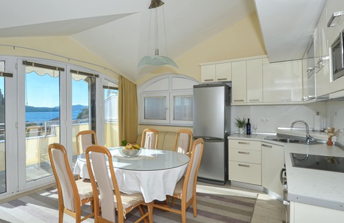 Okrug Gornji Apartment | TOP apartment 5 pers, pool, sea view, luxury, 2 bedrooms + living room