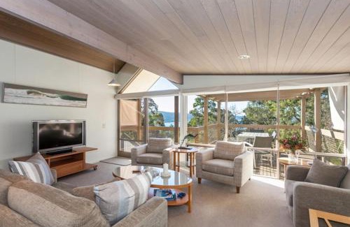 Lorne Apartment | Top Deck