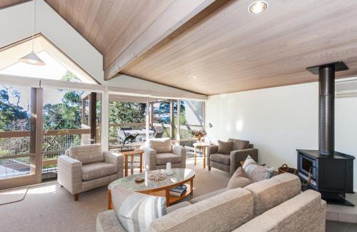 Lorne Apartment | Top Deck