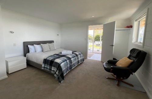 Binalong Bay House | TOP DECK - Panoramic water views of the Bay of Fires