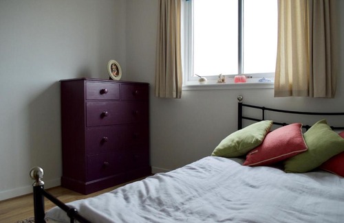 Gorgie Apartment | Top Floor 2 Bedroom Flat In Edinburgh