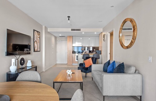 Brisbane Central Business District Apartment | Top Floor! 2Bed/2Bath/1Car/Pool ~ VIEWS ~ CBD