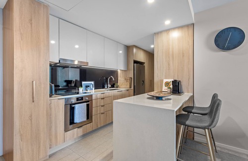 Brisbane Central Business District Apartment | Top Floor! 2Bed/2Bath/1Car/Pool ~ VIEWS ~ CBD