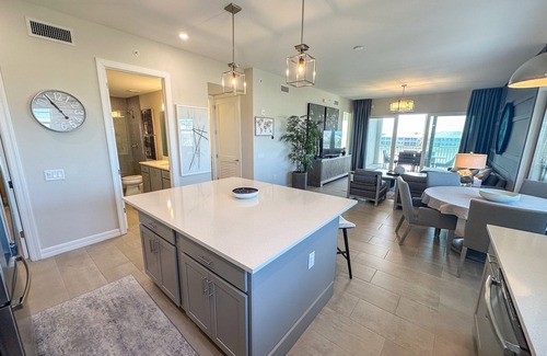Naples Condo | Top Floor 3BR Rare End Unit Dream at Antilles