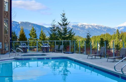 Blueberry Hill House | Top Floor Apartment with Pool and Hot Tub by Harmony Whistler