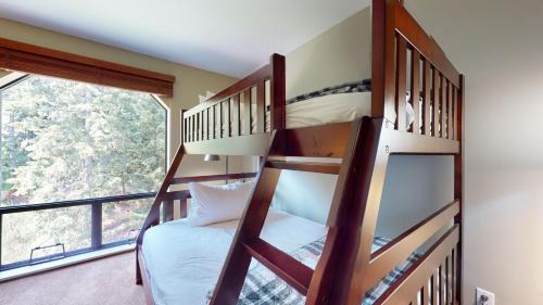 Blueberry Hill House | Top Floor Apartment with Pool and Hot Tub by Harmony Whistler